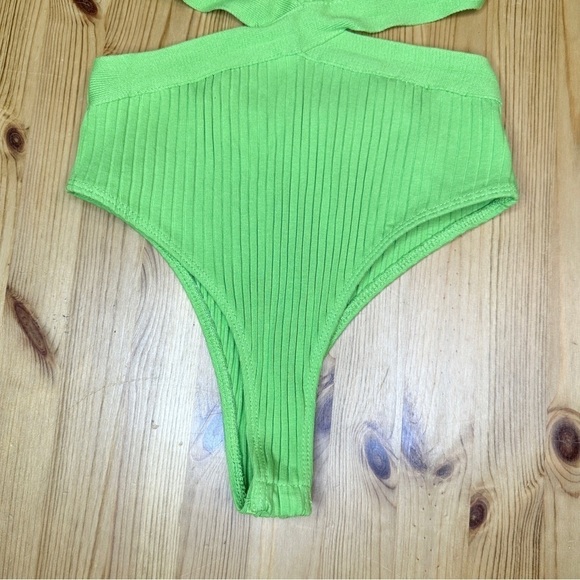 Zara Green Brat Girl Cutout Halter Top Bodysuit Y2K Ribbed Women’s Size Small - Picture 4 of 13
